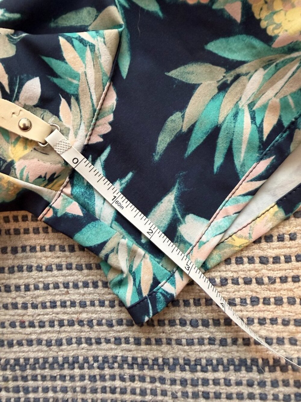 Columbia Floral Women's Shorts, size M - Picture 4 of 6